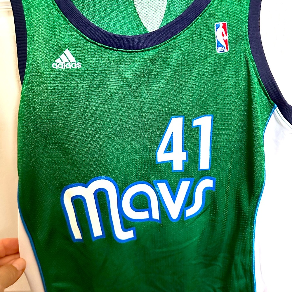 Women's Small Dallas Mavericks Dirk Nowitzki Jersey - Excellent Condition